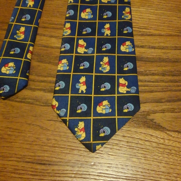 🍯 Vintage 👔 Winnie the Pooh Bear 🐻 Disney ✨ Vtg Tie Necktie 90s Gem Hunny - Picture 2 of 8